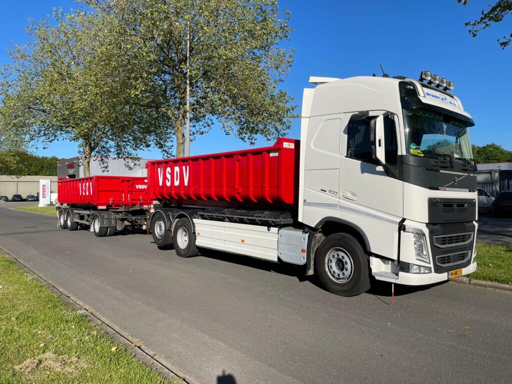 15 m3 spantencontainer voorzien van bestickering