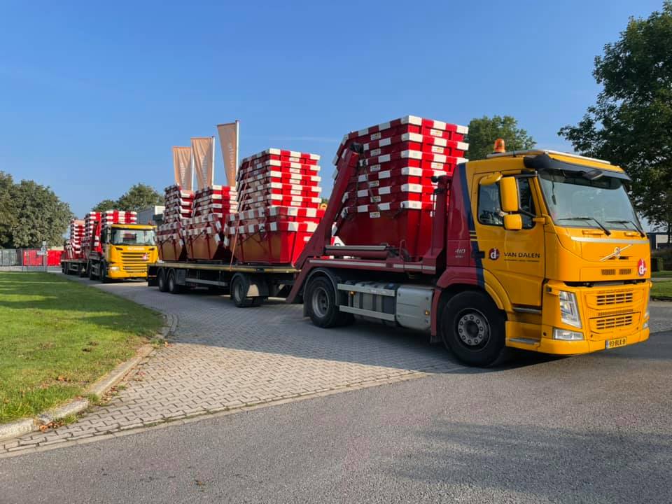 Weer 2 volle vrachten 3 m3 en 6 m3 portaalarmcontainers voor Van Dalen Huissen