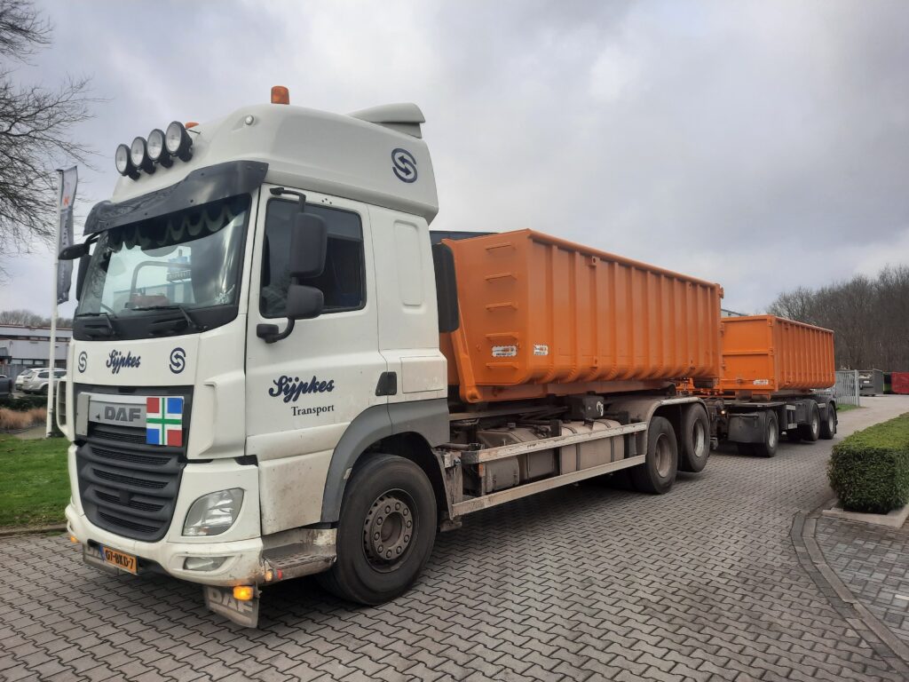 Hans Wever sloopwerken heeft deze 2 puinbakken in zware uitvoering bij ons besteld. Sijpkes transport leverde ze af in Tynaarlo. We bedanken beiden voor het vertrouwen !