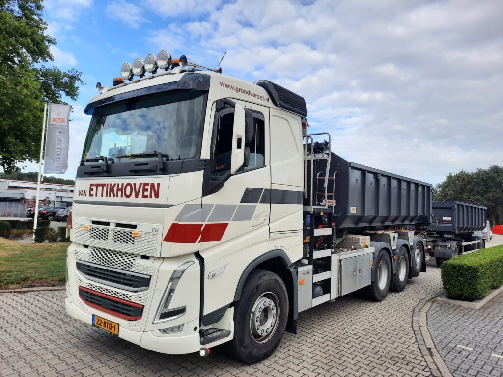 R. van Ettikhoven Transport uit Alphen aan den Rijn kreeg 2 stuks Poldermodel. Rene, bedankt voor het vertrouwen, en graag tot een volgende keer !