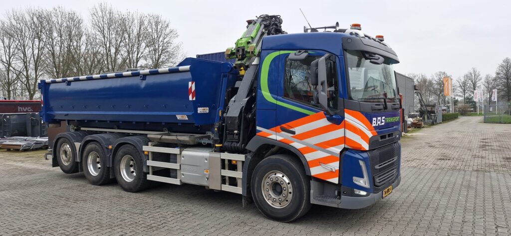 Bastian Vrijbloed ( B.A.S. Transport) vertelde ons blij te zijn met de nieuwe aanwinst. Een sterke en toch voordelige 15m3 container van het Zeeuws model  (geen cent teveel dus).  Online besteld; snel, makkelijk en veilig afrekenen met Ideal! We wensen goede zaken, en vele veilige kilometers met dit prachtige stuk gereedschap !